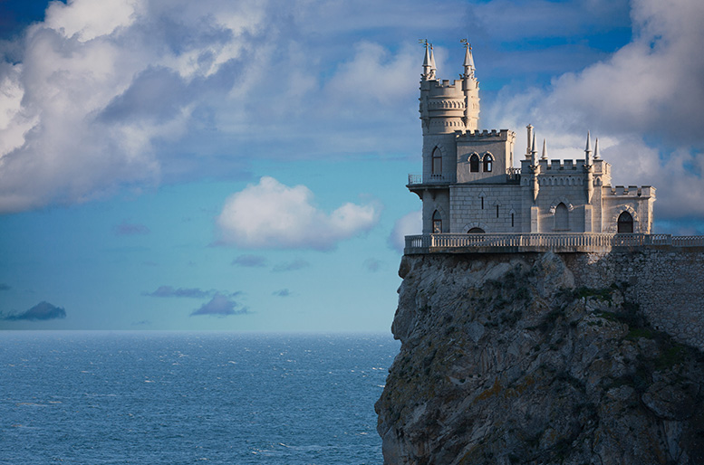 Море и замок Ласточкино гнездо