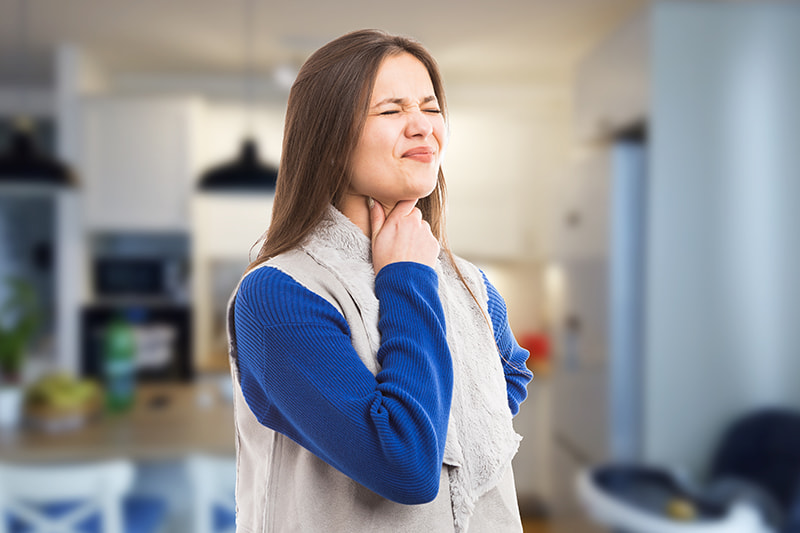 Боль в горле может быть связана с инфекционно-воспалительными заболеваниями 